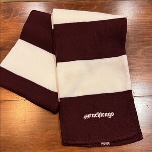 NWOT UNIVERSITY OF CHICAGO Striped Scarf Burgandy White 60” Long 7 1/2” Wide NEW